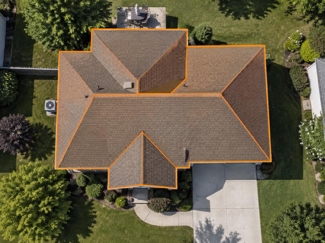 Aerial roof with measurement overlay